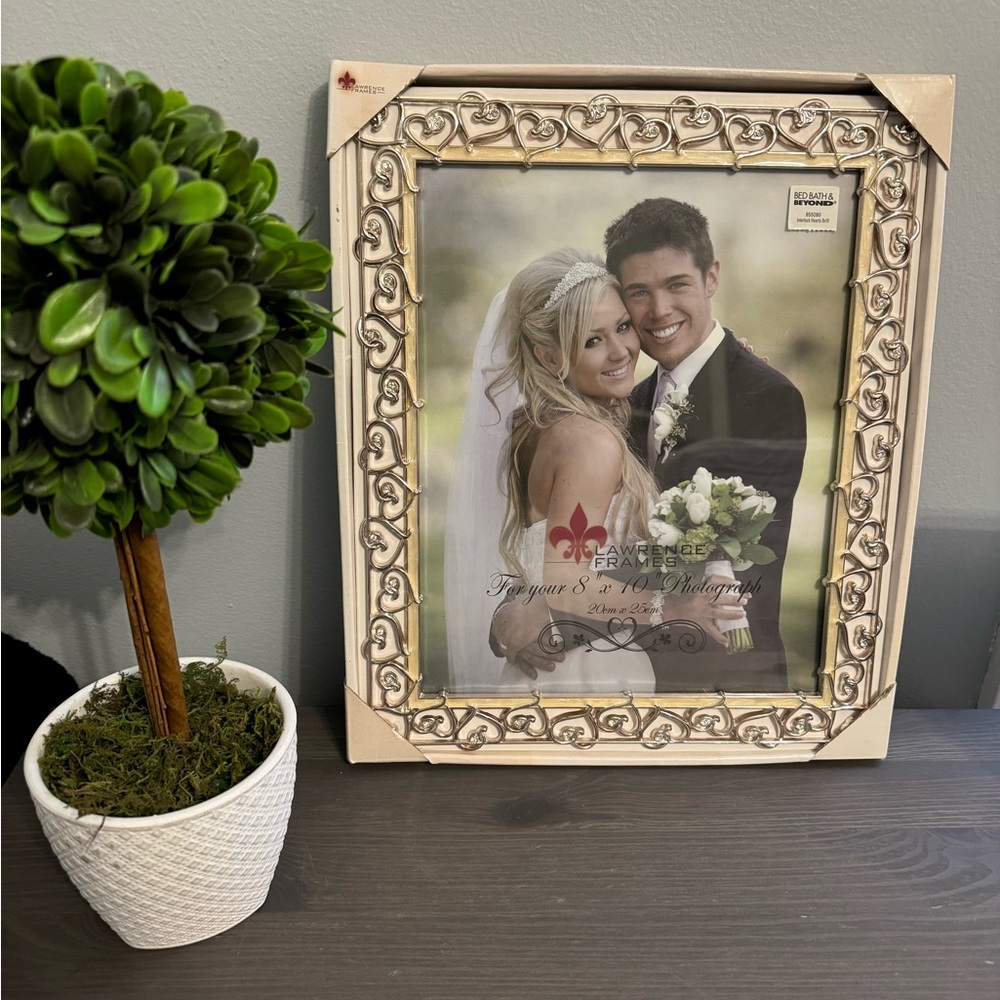Elegant Cream Photo Frame